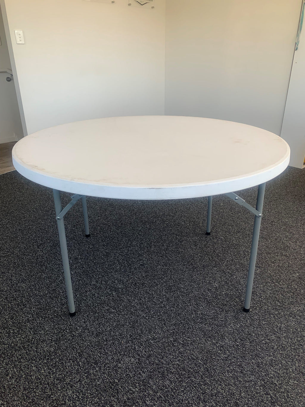 Table, Round 1.2m (6 seat)